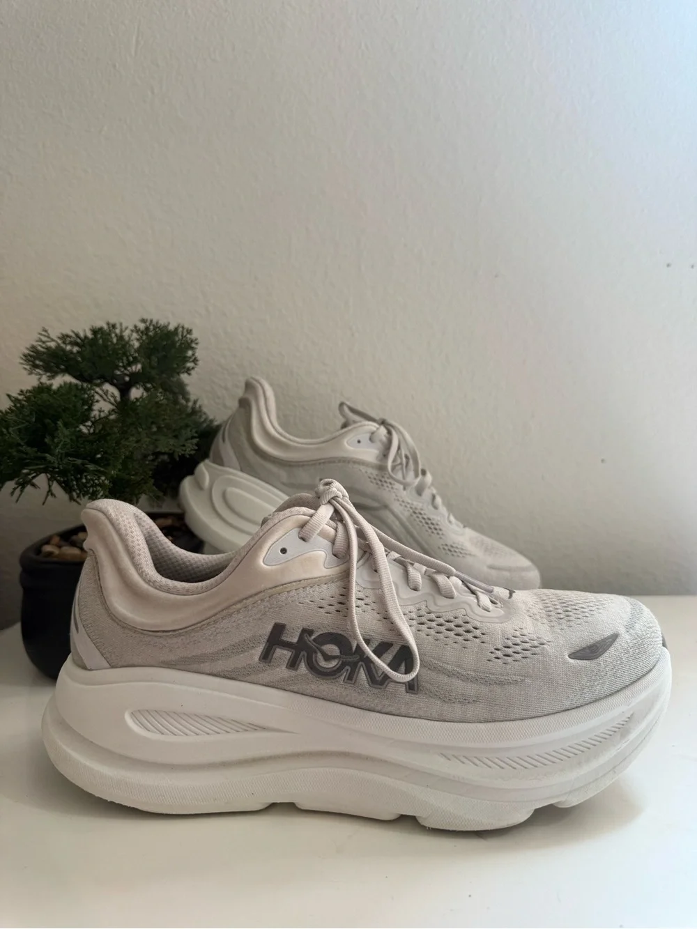 Hoka Bondi 9 Women size 10.5 Sneakers in kitty gray with Gray Logo